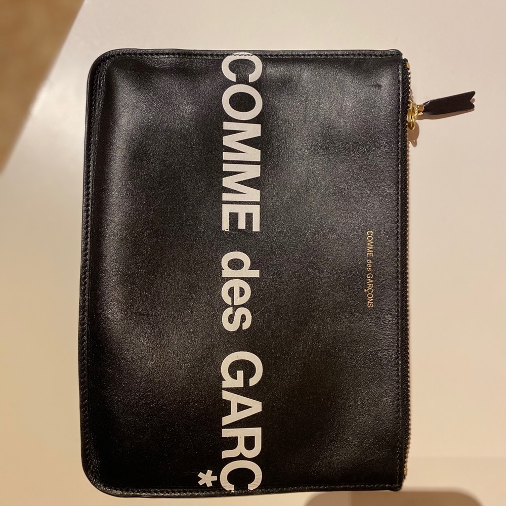 Commes de garçon pouch.